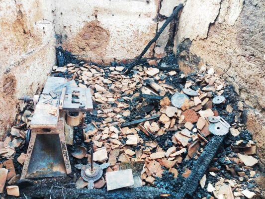 फर्नीचर दुकान में लगी आग, लाखों का सामान खाक