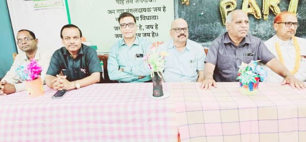 डाइट श्रेष्ठ शिक्षक बनाने के साथ-साथ श्रेष्ठ मानवीय गुणों का भी निर्माण करती है 