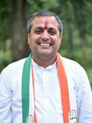 आदिवासी पुलिसकर्मी  की मौत पर गृह मंत्री  खामोश क्यों-शैलेष