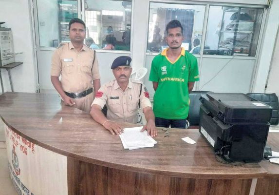 दुकान में चोरी,आरोपी युवक गिरफ्तार