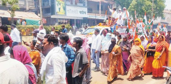 कांग्रेस प्रत्याशी विकास उपाध्याय का रोड शो