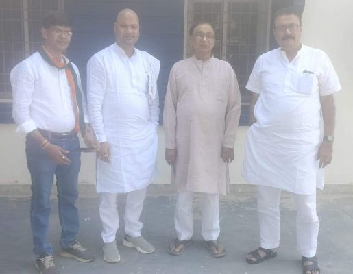 कांग्रेसियों का डोर-टू-डोर जनसंपर्क