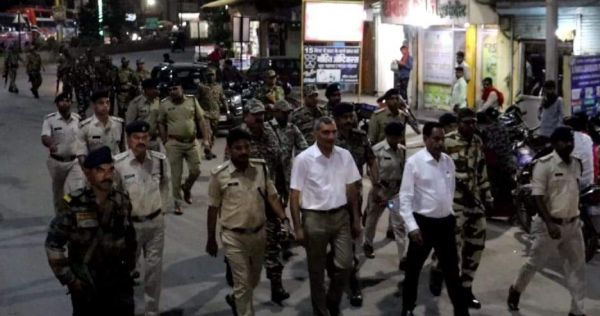  400 से ज्यादा जवानों ने निकाली फ्लैग मार्च