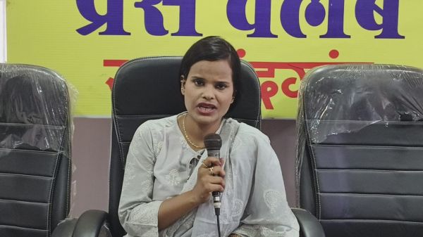 दहेज में मांगे 10 लाख, पत्नी-बेटी को घर से निकाला