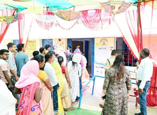 कलेक्टर, एसएसपी व जिपं सीईओ  ने किया मतदान केन्द्रों का निरीक्षण