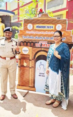 दुर्ग आईजी और एसपी ने किया मतदान