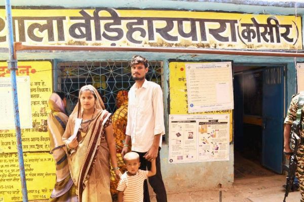 सारंगढ़ में मतदान की झलकियां