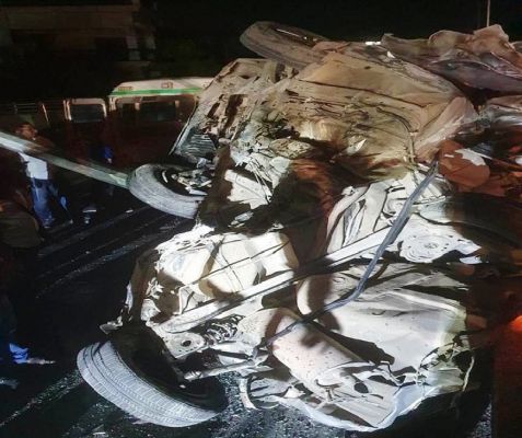 तेज रफ्तार कार ट्रेलर की चपेट में, दो की मौत, दो घायल