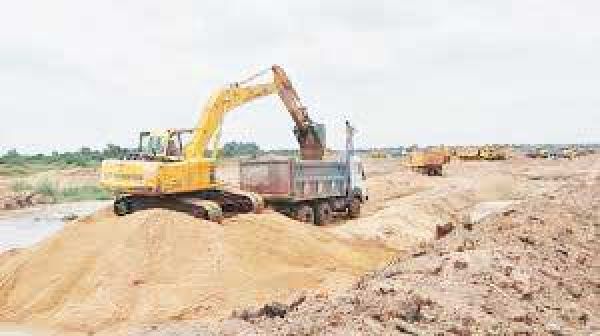 पांच घाटों में ही खुदाई की अनुमति का फायदा उठा रहे रेत माफिया