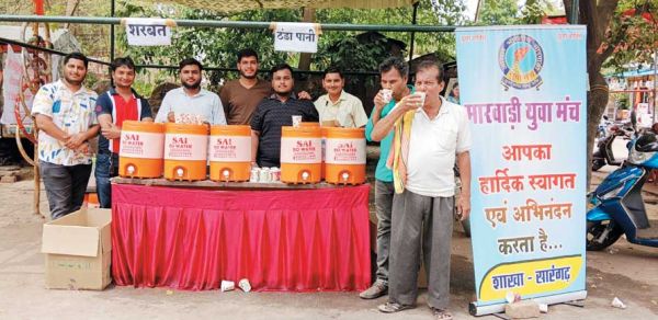 मारवाड़ी युवा मंच ने किया जल-शरबत वितरण