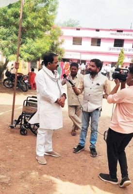 विधायक इंद्र साव ने किया मतदान, कहा- लोगों का आज भी लोकतंत्र पर है विश्वास