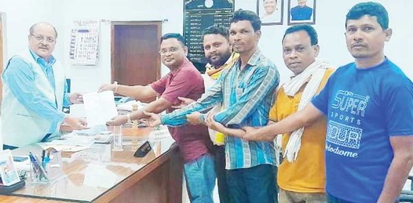 तेंदूपत्ता मजदूरी नगद भुगतान करने की मांग