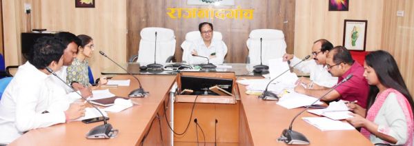 किसानों को गुणवत्तायुक्त बीज एवं खाद सहज उपलब्ध कराएं - कलेक्टर