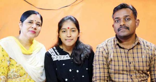 दसवीं में दीपक व बारहवीं में अक्षरा जिले में अव्वल