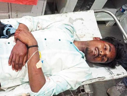  शादी में जाने निकले युवकों की बाइक टकराई कार से 2 की मौत, 1 घायल