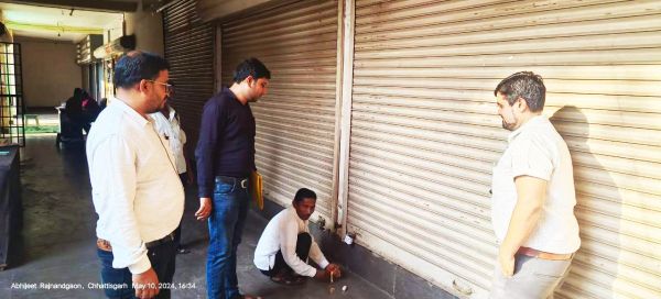 किराया जमा नहीं करने पर निगम ने की 6 दुकानें सील