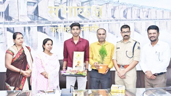 मेरिट सूची में आए विद्यार्थियों को जिपं सीईओ व एसपी ने किया सम्मानित