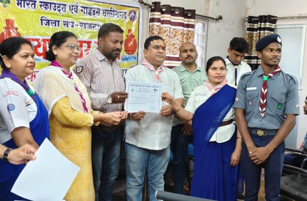 स्काउट गाइड रोवर रेंजर्स सम्मानित