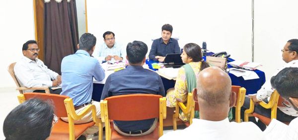 लंबित राजस्व प्रकरणों को तेजी से निराकृत करने निर्देश