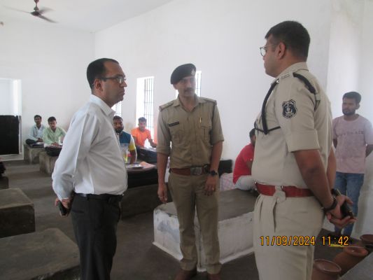 कलेक्टर-एसपी ने किया जिला जेल का औचक निरीक्षण
