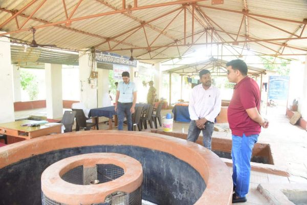 कलेक्टर ने कोपाबेड़ा के मत्स्य बीज उत्पादन केंद्र का किया निरीक्षण