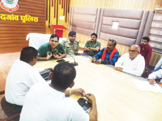 शांति व्यवस्था बनाने दो समाज के बीच बैठक
