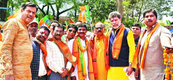 भाजपा प्रदेशाध्यक्ष ने कोटपाड़ विस क्षेत्र में किया चुनावी जनसम्पक