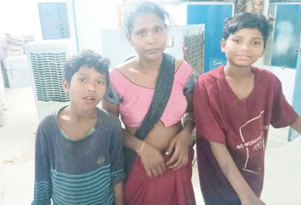 मदर्स डे के पहले पुलिस ने महिला को दिया तोहफा, महिला के गुम हुए दो बच्चों खोजकर की सुपुर्द