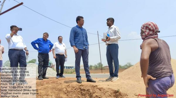 पंचायत व ग्रामीण विकास विभाग सचिव ने ग्रामों का दौरा कर किया प्रधानमंत्री आवास का निरीक्षण