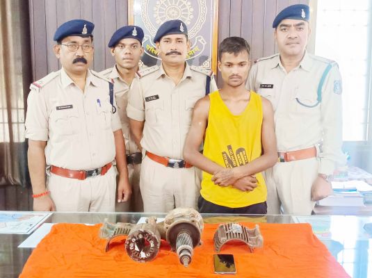 बाइक सवार तीन आरोपी ने युवती से लूटा मोबाइल