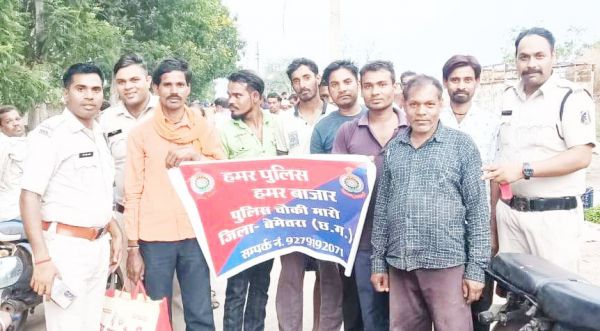 ग्रामीणों को बैंकिंग से फ्रॉड से बचने की दी जानकारी