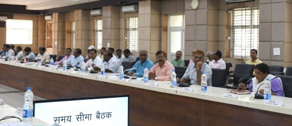 मतगणना की तैयारियों पर मंत्रणा