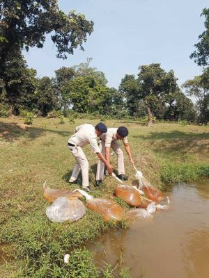 महुआ शराब व लहान जब्त