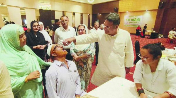 हज यात्रा से पहले यात्रियों को लगा टीका