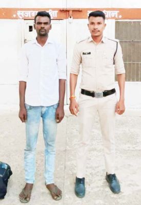 मोबाइल-आधार कार्ड छीनने वाला एक और आरोपी गिरफ्तार