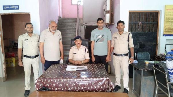 अंतर्राज्जीय मवेशी तस्कर कट्टा कारतूस के साथ गिरफ्तार