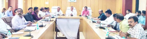 रूके हुए निर्माण कराएं पूर्ण, शिक्षा पर दें विशेष ध्यान