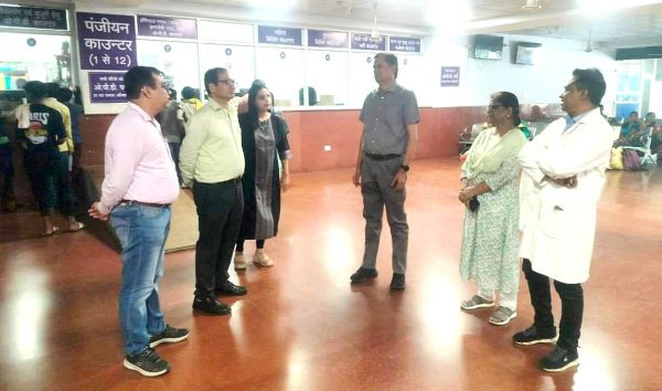 संभागायुक्त ने चिकित्सालय का लिया जायजा