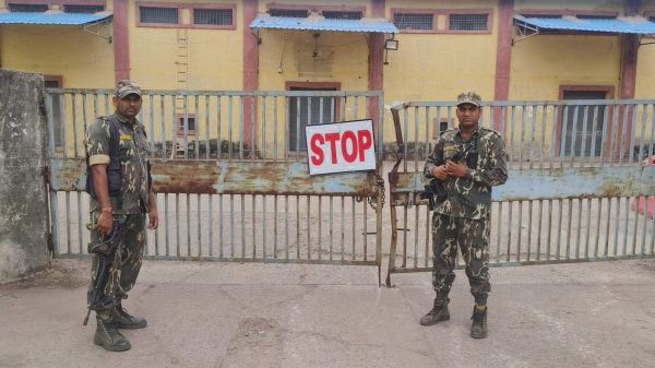 गोदाम में ईवीएम के साथ डेढ़ हजार क्विंटल चावल भी लॉक