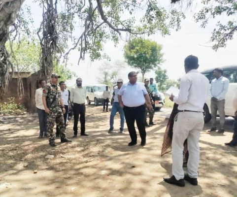कलेक्टर माड़ागांव, दीवानमुड़ा, झाखरपारा  व सूपेबेड़ा का किया दौरा