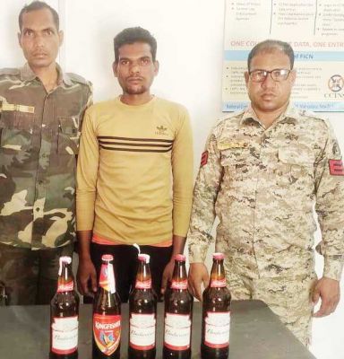 दुकान की आड़ में शराब बेचते बंदी
