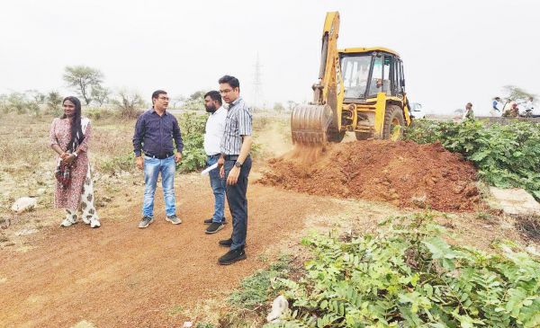 अवैध प्लाटिंग पर प्रशासन  ने चलाया बुलडोजर