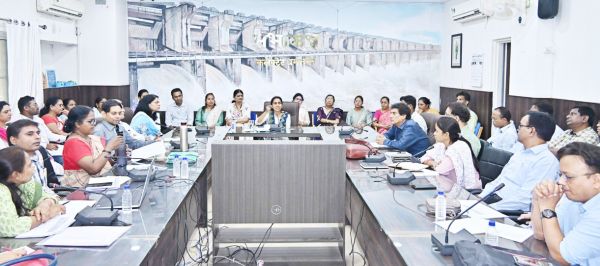 कलेक्टर ने ली स्वास्थ्य विभाग की बैठक