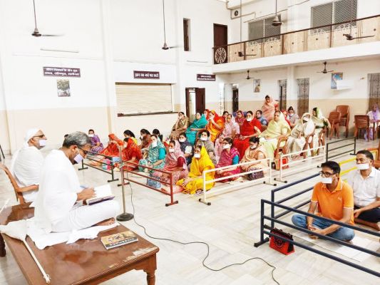 भाषा परिवार को बनाती भी है और तोड़ती भी है-सुधाकर