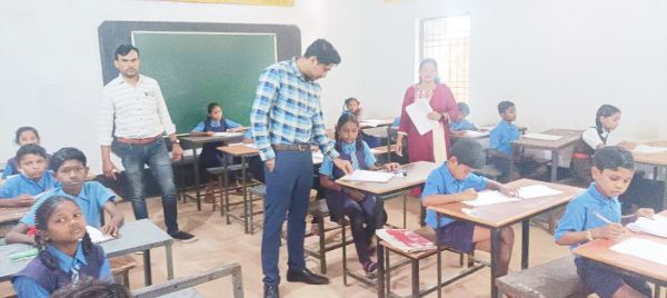 हजारों ने दी एकलव्य विद्यालय प्रवेश परीक्षा