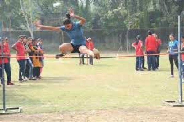 बगैर किसी मदद के 8 से 10 वर्षों से युवाओं को दे रहे शारीरिक दक्षता का प्रशिक्षण