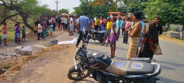 बाईक सवार ग्रामीण को अज्ञात वाहन ने कुचला, मौत