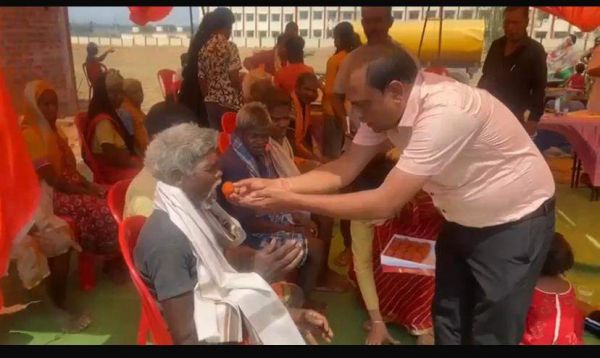 जन्मदिन पर पार्षद ने किया बुजुर्गों का सम्मान