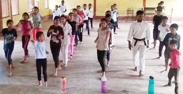 कराटे का दिया जा रहा प्रशिक्षण, अभ्यर्थी करा सकते हैं पंजीयन
