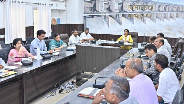 ड्रॉप आउट बच्चों की जानकारी संकलित  कर उन्हें स्कूल तक लाएं